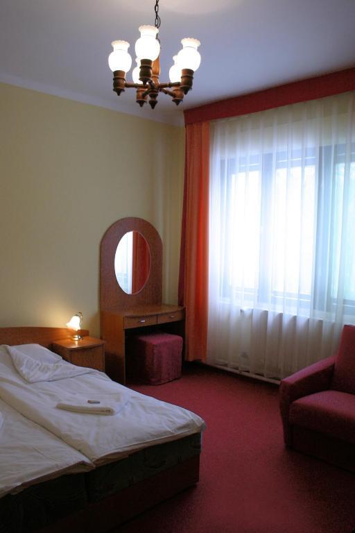 Vadregeny Panzio Bed & Breakfast Естергом Стая снимка