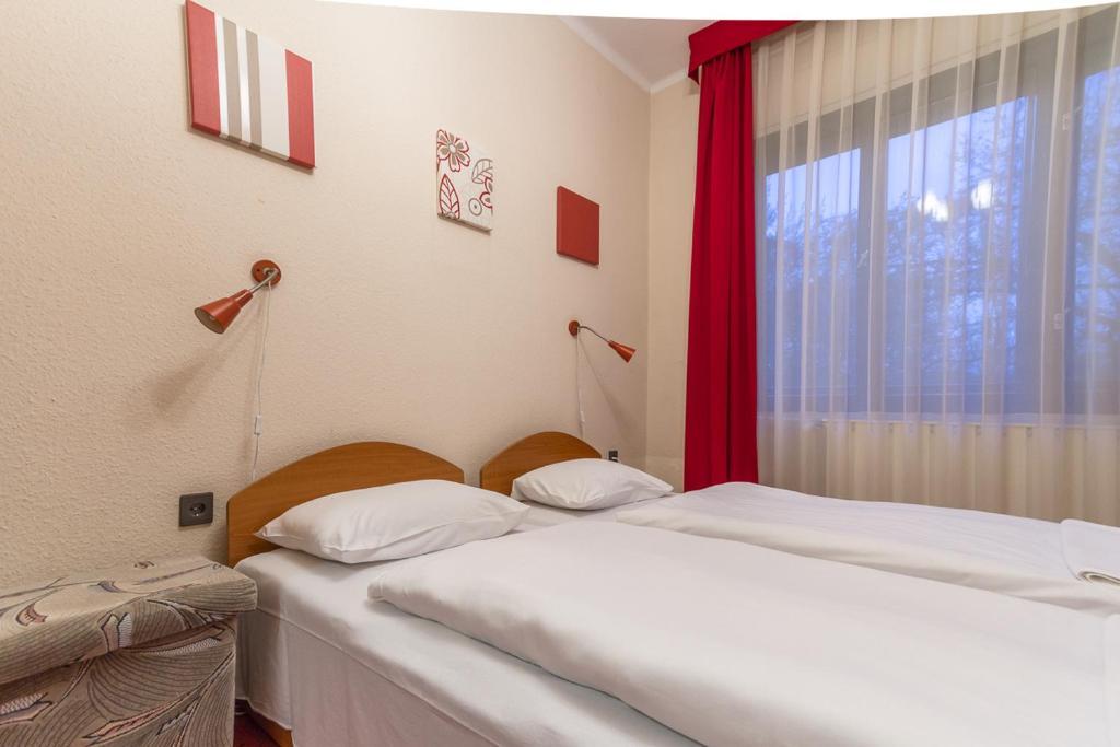 Vadregeny Panzio Bed & Breakfast Естергом Стая снимка